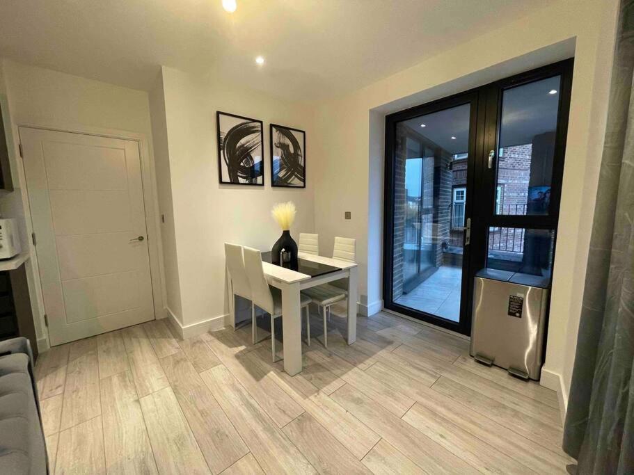Stylish And Cosy 2 Bedroom Flat In Κρόιντον Εξωτερικό φωτογραφία