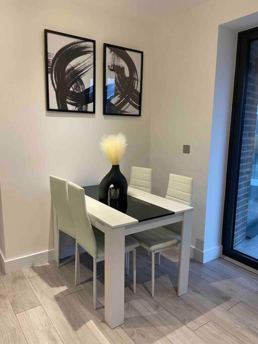 Stylish And Cosy 2 Bedroom Flat In Κρόιντον Εξωτερικό φωτογραφία